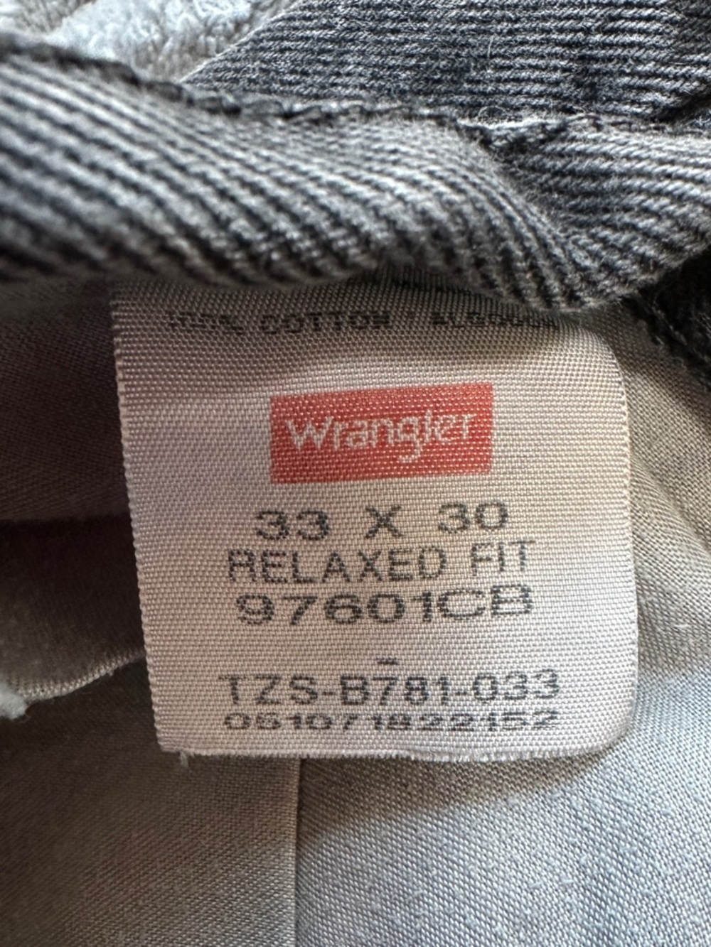 Wrangler Black and Red Logo Relaxed Fit Jeans Label Detail - Picture 3 of 11